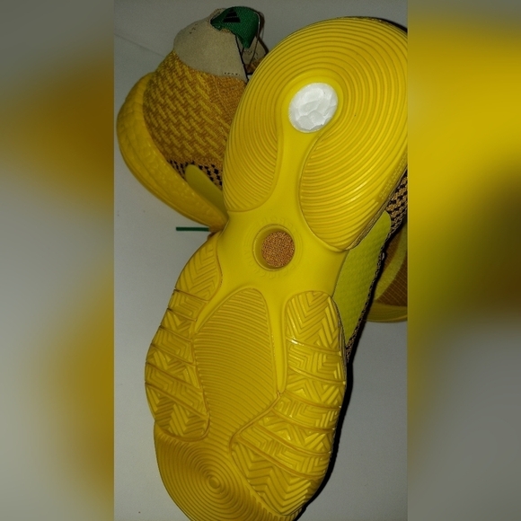 Shoes Trae Young 2 New!! ✨ WELCOME OFFERS ✨ - Picture 2 of 7